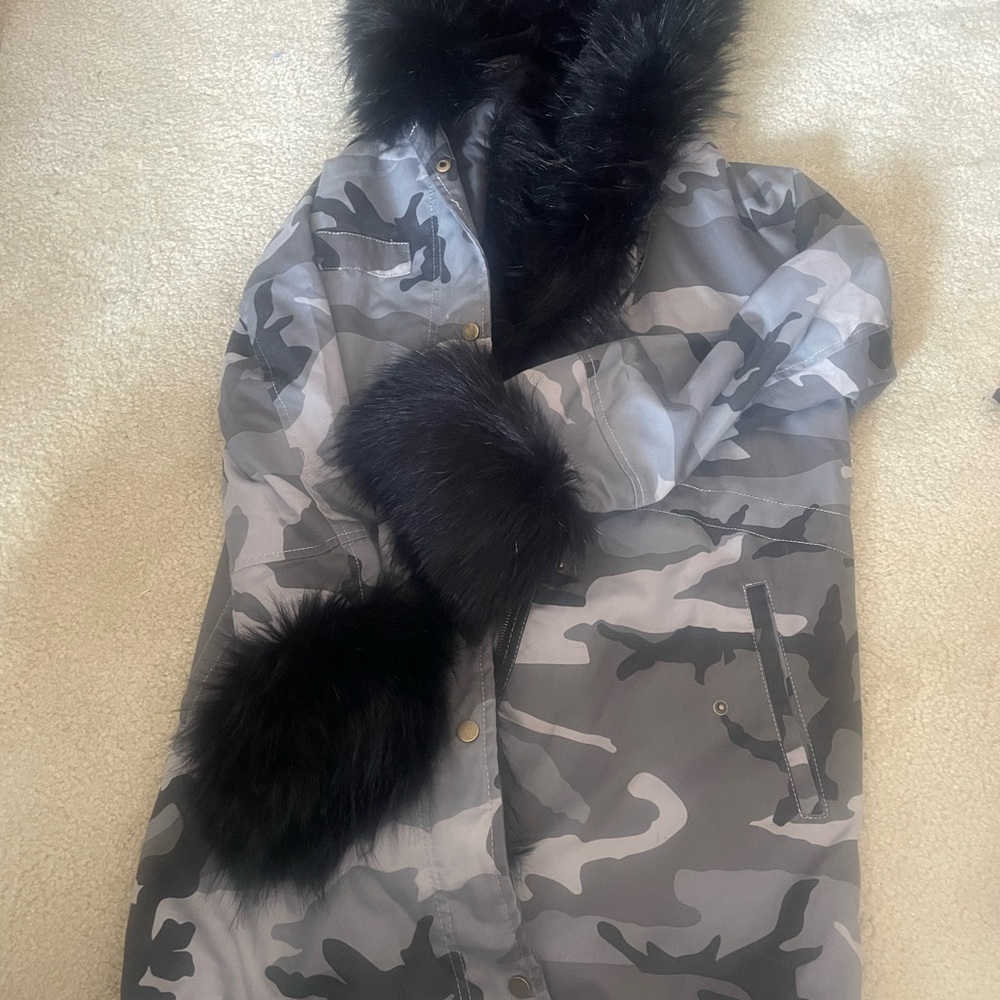 Women's Camouflage Jacket with detachable Faux Fur Trim